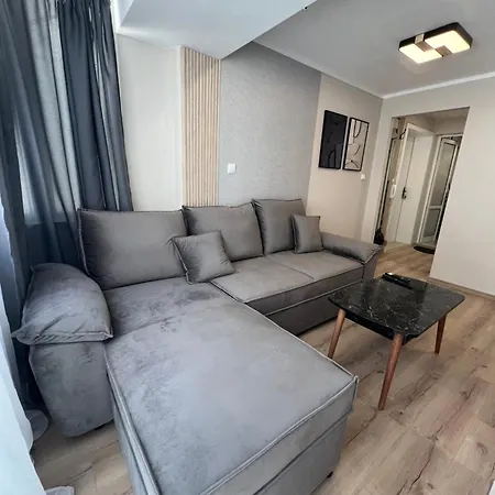 With Parking For Normal To Middle Sized Cars * فارنا