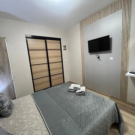 With Parking For Normal To Middle Sized Cars فارنا