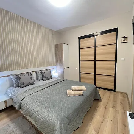 With Parking For Normal To Middle Sized Cars فارنا