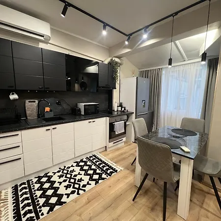 With Parking For Normal To Middle Sized Cars شقة