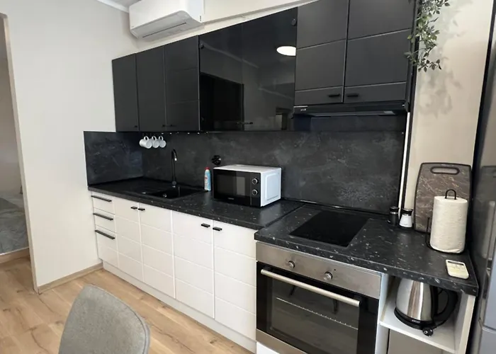 With Parking For Normal To Middle Sized Cars Apartmán