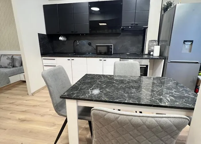 Apartamento With Parking For Normal To Middle Sized Cars