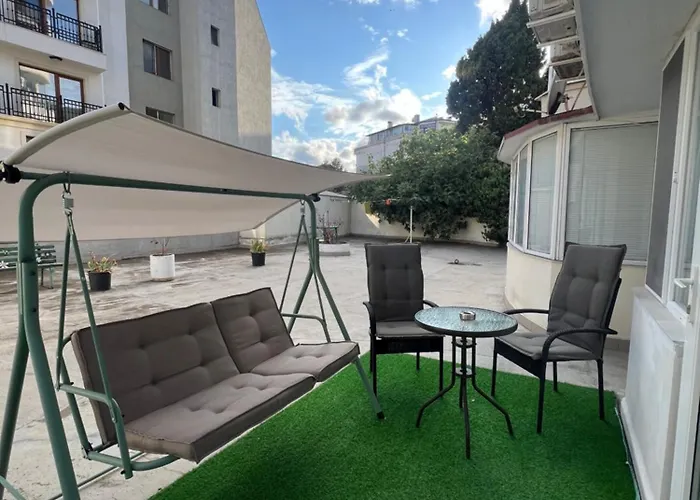 With Parking For Normal To Middle Sized Cars Apartamento