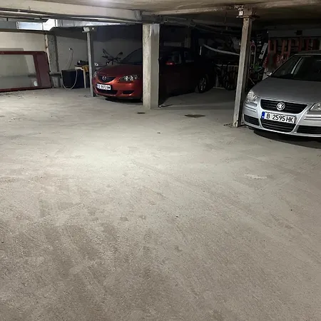 Apartment With Parking For Normal To Middle Sized Cars
