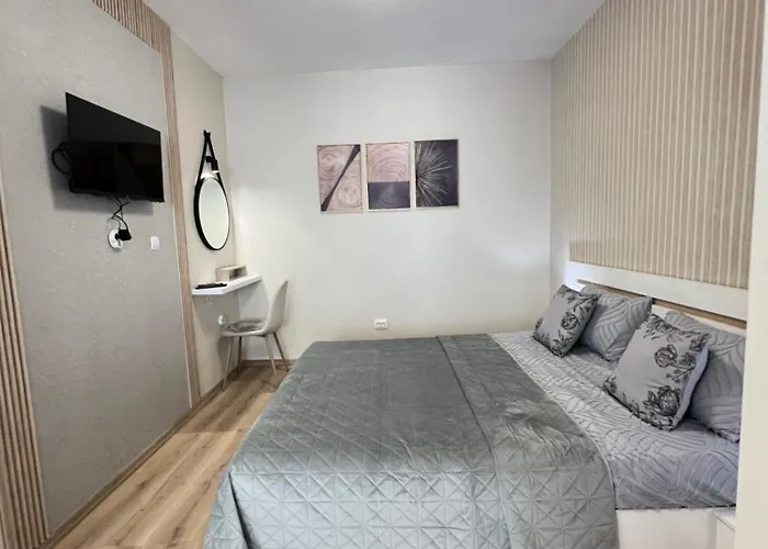 With Parking For Normal To Middle Sized Cars * Várna