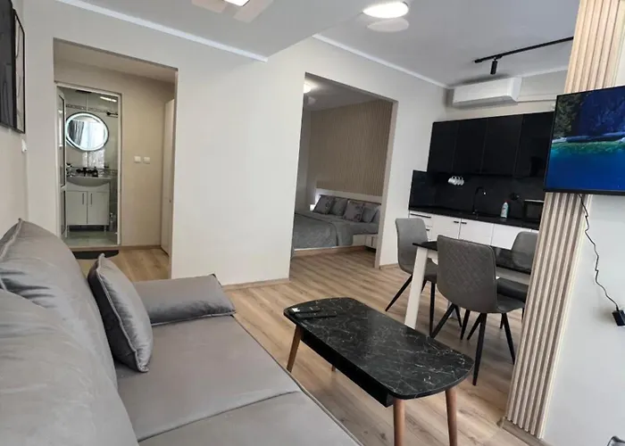 With Parking For Normal To Middle Sized Cars Apartman Várna