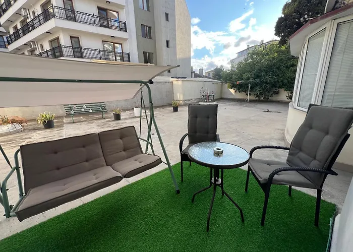 With Parking For Normal To Middle Sized Cars Apartman *